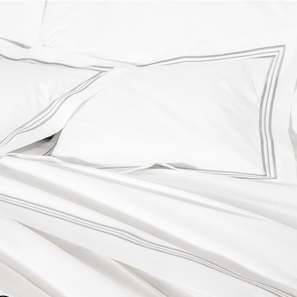 Frette Triplo Bourdon Sham White/Silver Grey Embroidery NWT